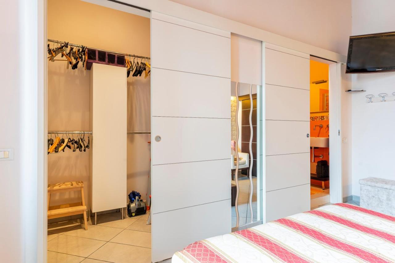 Piazza Sforzini Cozy Apartment Near The Sea! 利沃诺 外观 照片